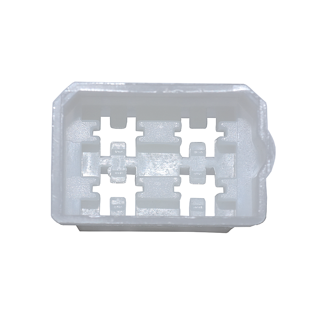 Pouzdro s více konektory pro ploché zásuvky