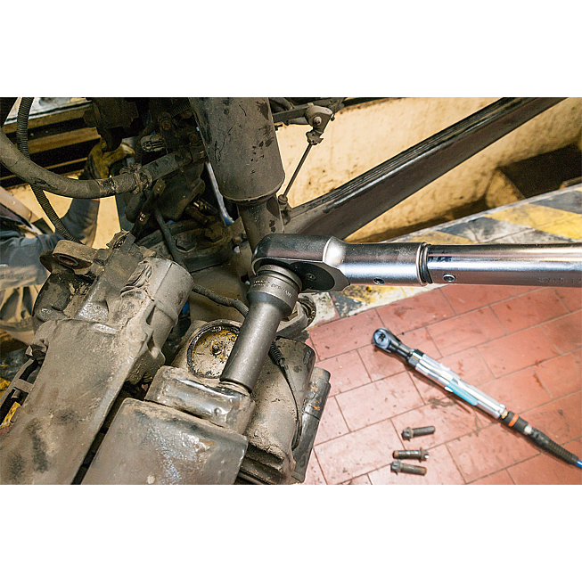 HAZET N&aacute;strčn&aacute; hlavice pro r&aacute;zov&yacute; a strojov&yacute; utahov&aacute;k 2850-E24 ∙ 3/4 palce (20 mm) čtyřhran dut&yacute; ∙ Vněj&scaron;&iacute; profil TORX&reg; ∙ Velikost E24